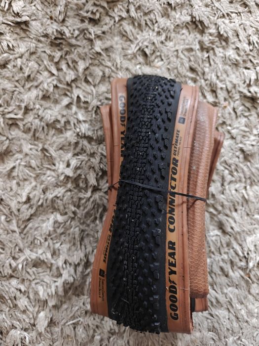 Opona Goodyear 700x40