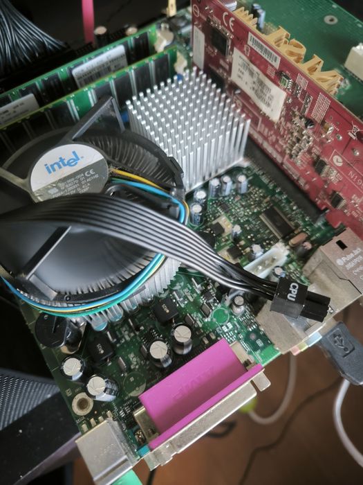 Intel D915GAV + Pentium 4 + 1.5Gb DDR