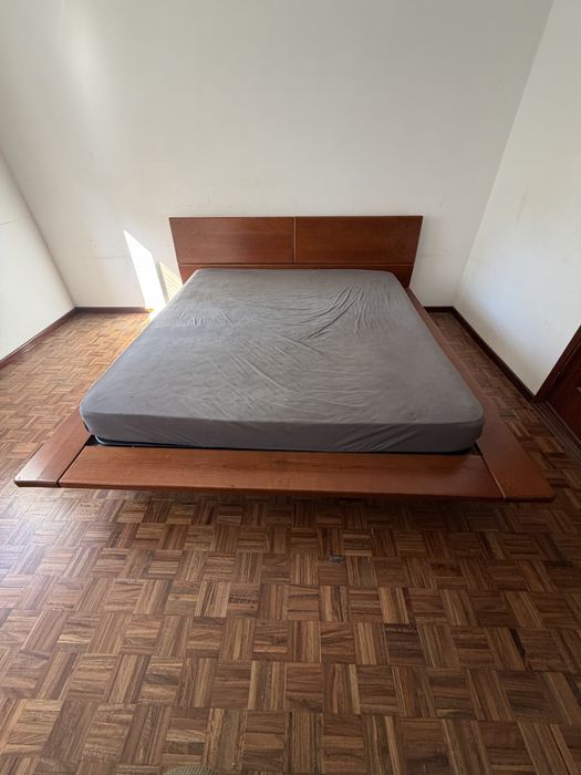 Cama de casal usada