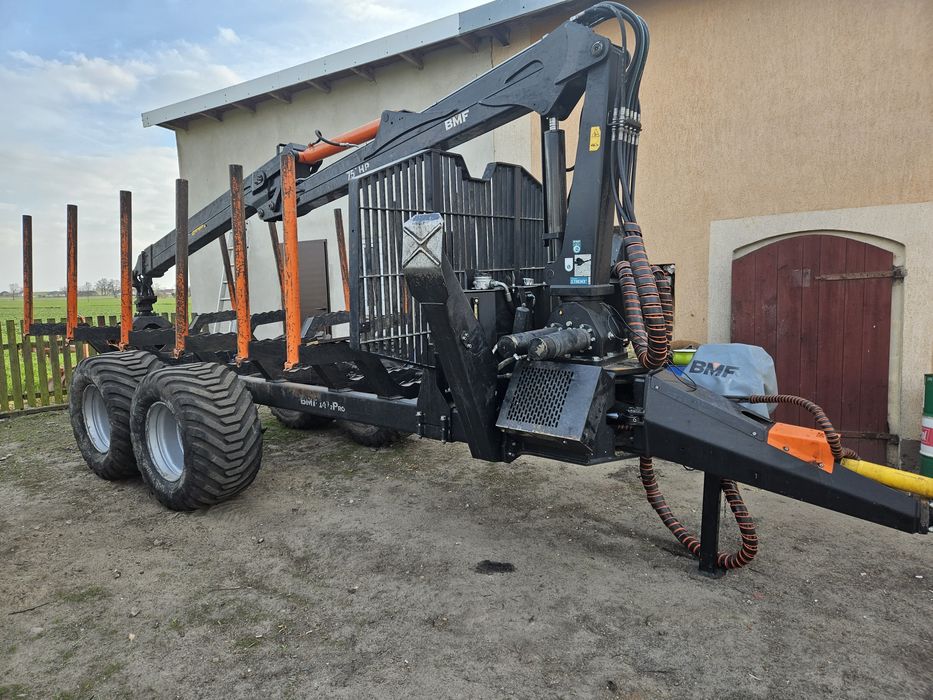 Przyczepa leśna BMF 14 ton żuraw HP Pro