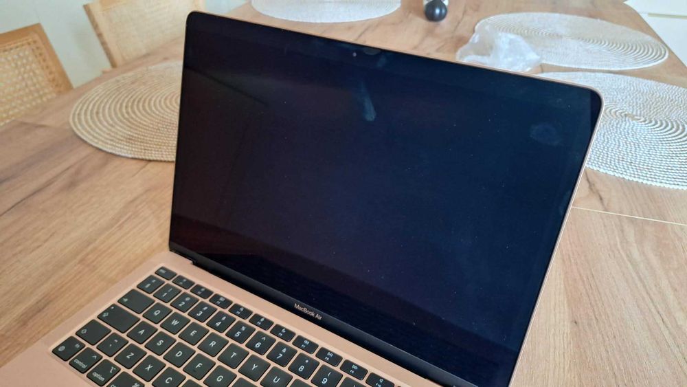 MacBook Air M1 A2337 uszkodzony / zalany / na części