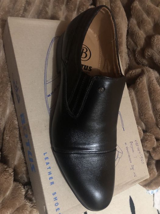 Продам чоловічі нові шкіряні туфлі.