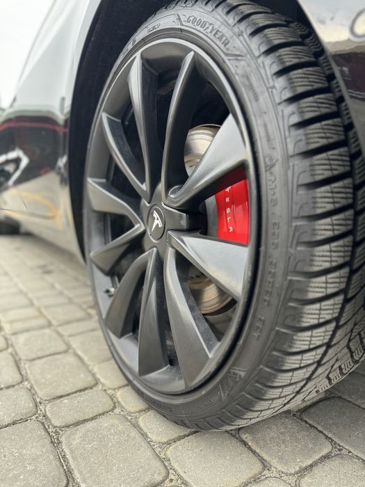 Tesla Model 3 Performance. Обмін на квартиру + доплата