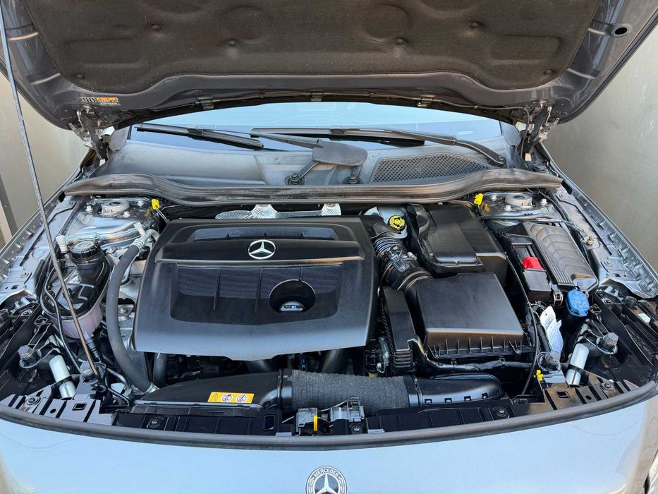 Mercedes -Benz GLA 180d Peak Edition