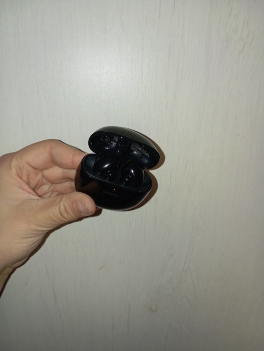 Słuchawki douszne czarne realme bund air model RMA 210