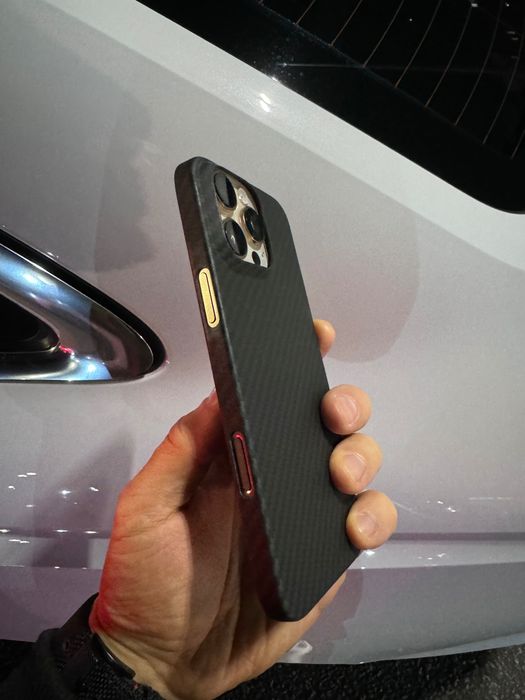 Ультратонкий карбоновый чехол iPhone 16 Pro Max