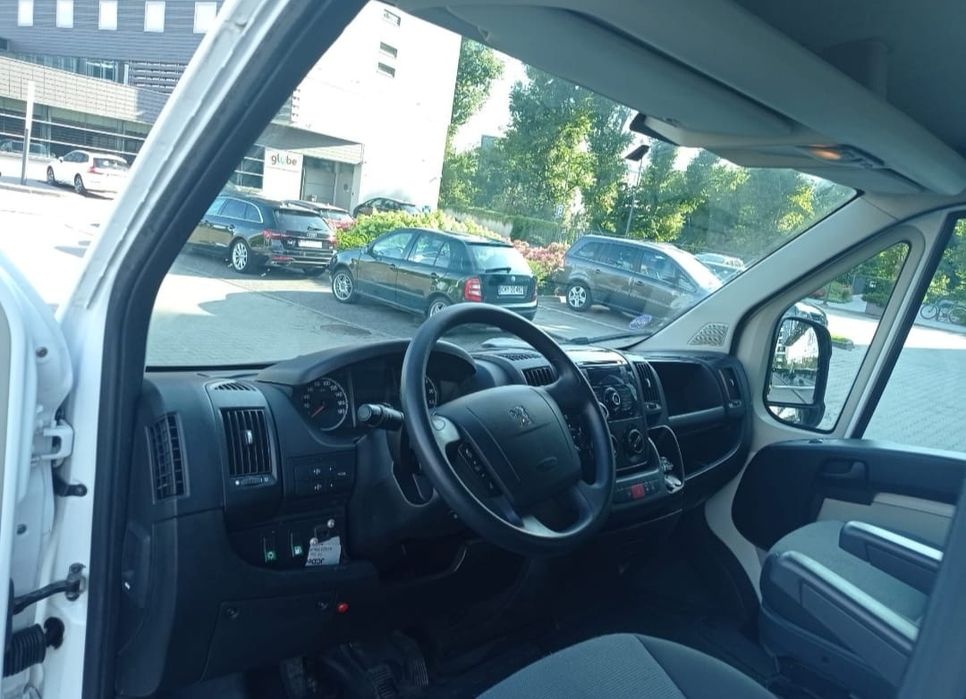 Wynajem wypożyczenie bus blaszak furgon plandeka samochody dostawcze