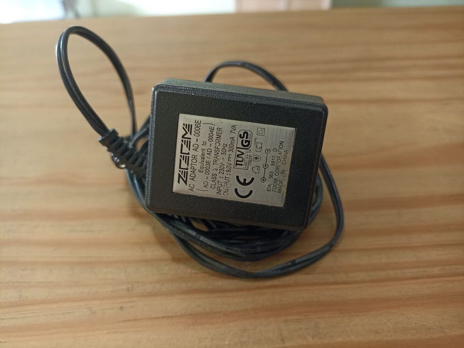 ZOOM RythmTrak 234 - Caixa de Ritmos / Drum Machine