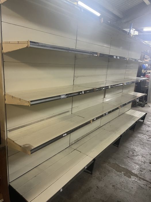 Estante de parede composta por 4 modulos com o total de 3.86mt