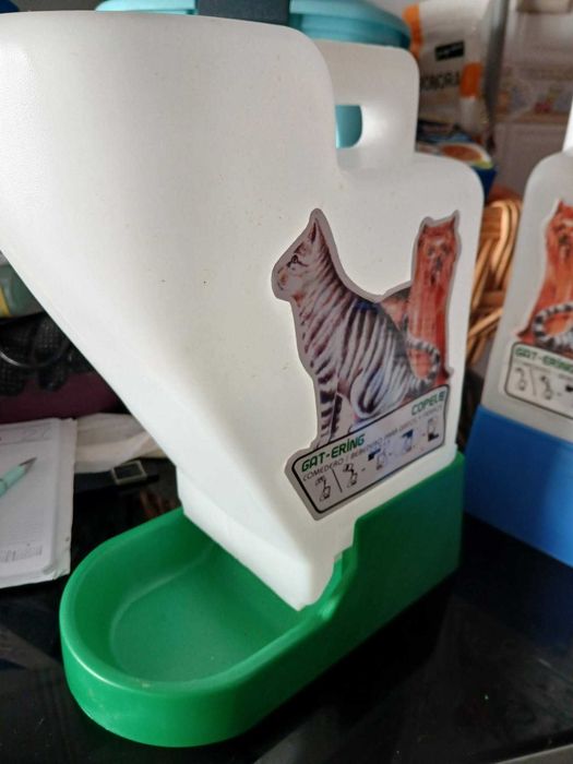 Comedouro/Bebedouro para Gato Dois