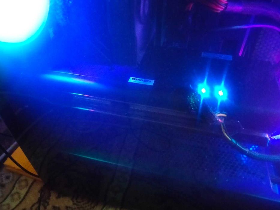 Видеокарта 	AMD Radeon RX 5700 XT  8 гиг