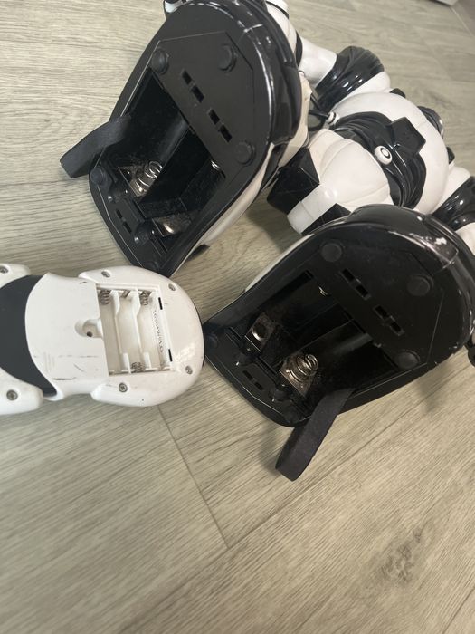 Інтерактивний робот WowWee Robosapien з пультом