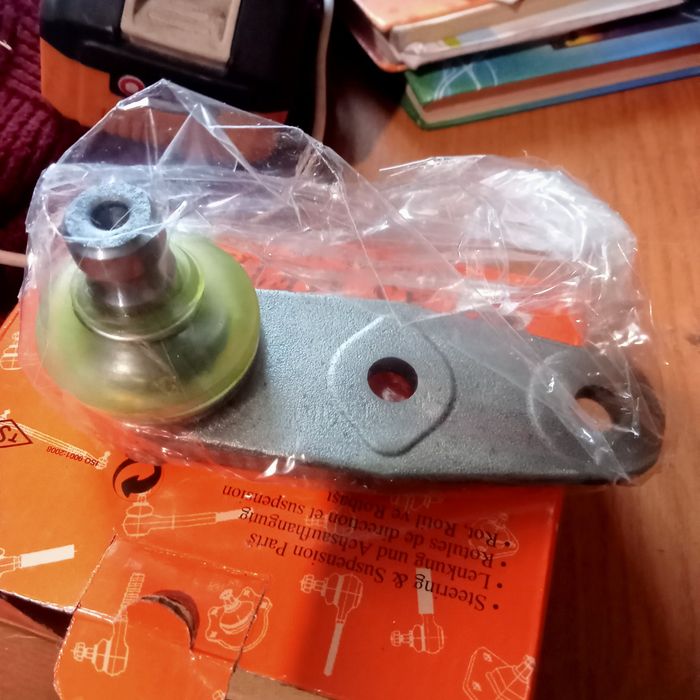 Продам шаровые опоры Рено