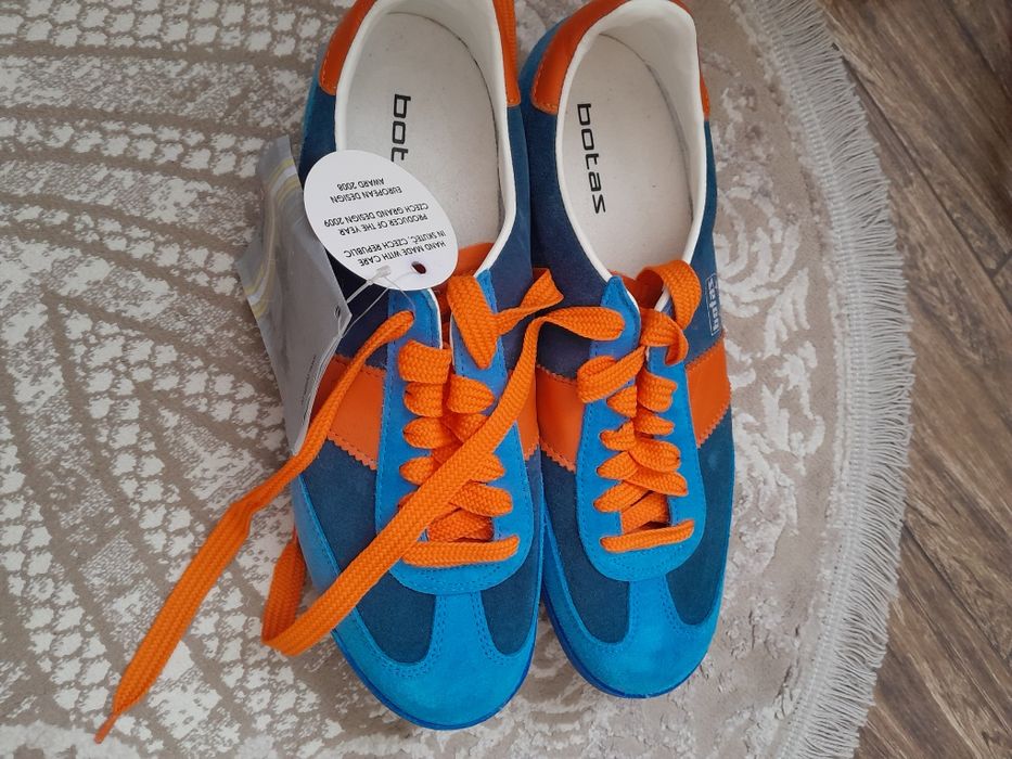 Нові чоловічі кросівки