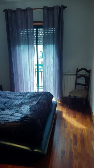 Cama de casal em pele