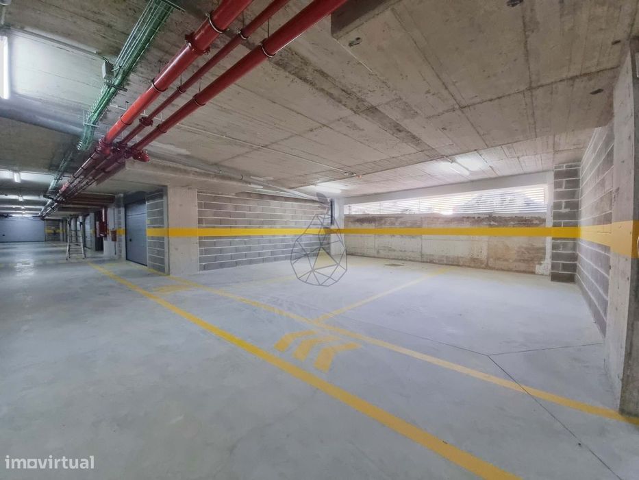 Garagens Box à Venda em Portimão — de 16 m² a 28 m², entre a estação d
