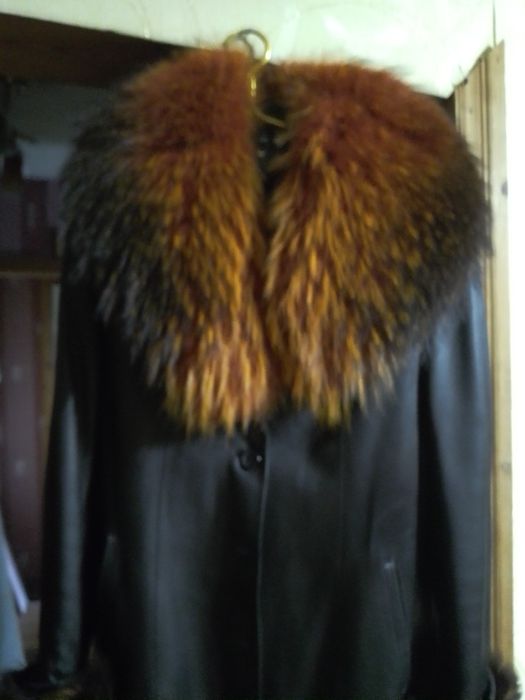 Продам кожаное пальто