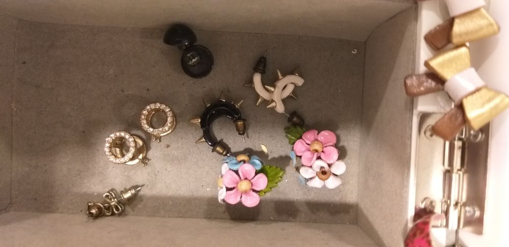 Naszyjniki i kolczyki srebrna i stal