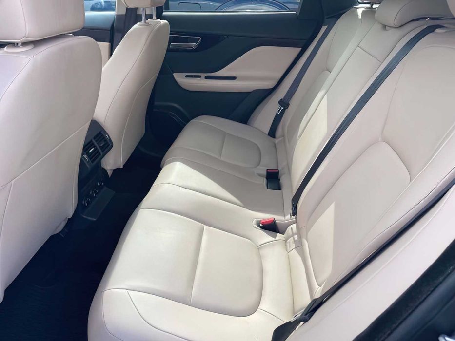 Jaguar F-PACE      2020