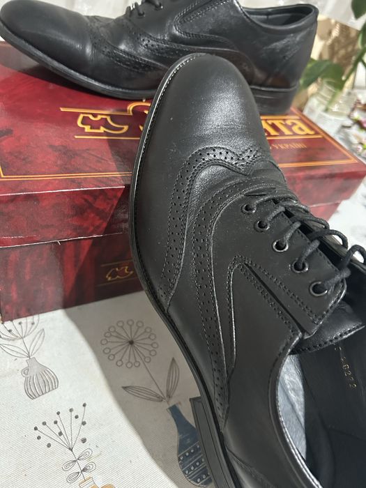 Чоловічі туфлі дербі з брогуванням, чорні