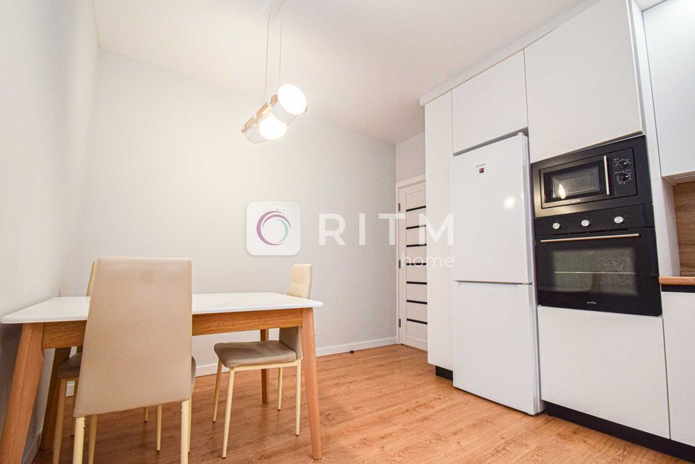 2-к. квартира  в новобудові з ремонтом та і/о за вул. Чумацька