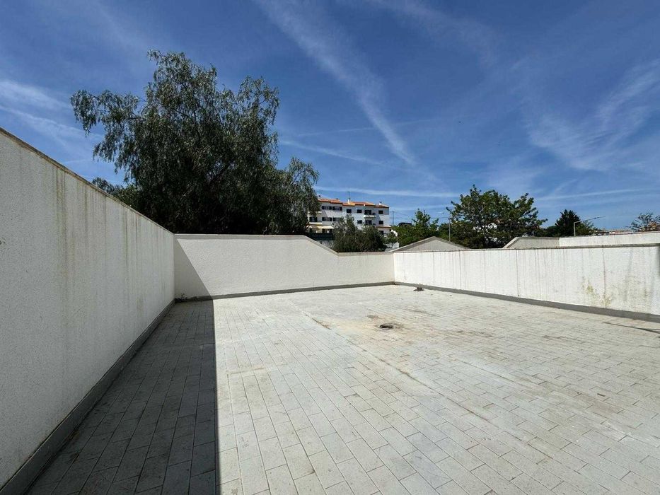 T1 totalmente renovado com grande terraço – Alverca do Ribatejo