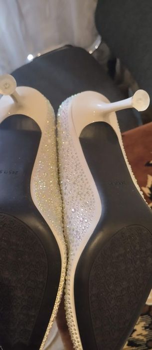 Весільні, нарядні туфлі 38р 24,5 по устілці