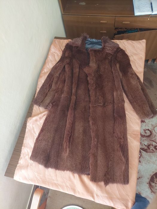 Sprzedam eleganckie damskie futro naturalne, długie (za kolano).