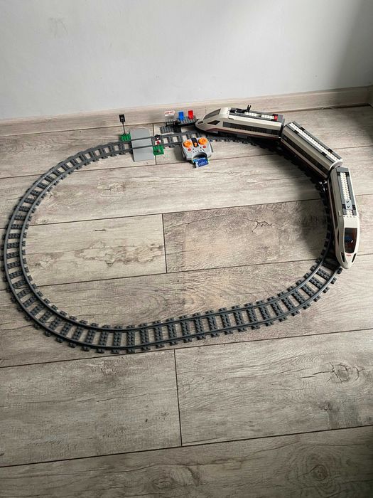 LEGO City Zestaw Zdalnie Sterowany pociąg pasażerski 60051