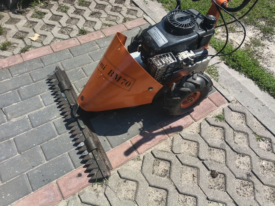 Niemiecka Kosiarka listwowa spalinowa brumi