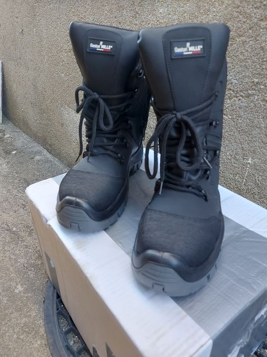 Botas de segurança Gaston Mille pretas com biqueira de fibra de vidro.