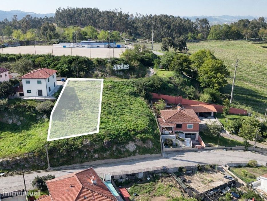 Terreno de Construção Habitacional | 825m² — Airães, Porto