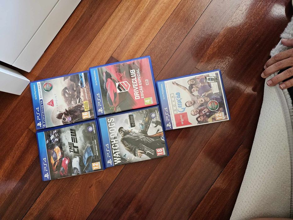 PS4 + PSVR1 + 3 Comandos, 5 Jogos, 2 Moves, AIM, Câmera