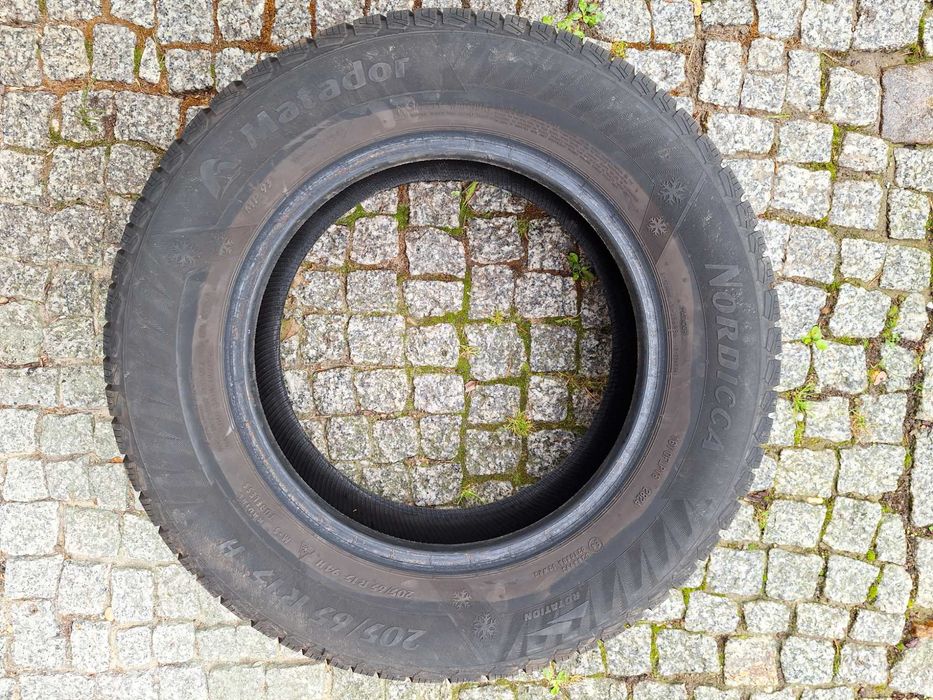 Sprzedam komplet używanych opon zimowych Matador Nordicca 205/65/15.