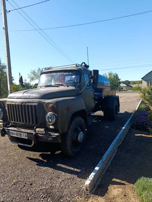 Автомобіль в дуже гарному стані асенізатор