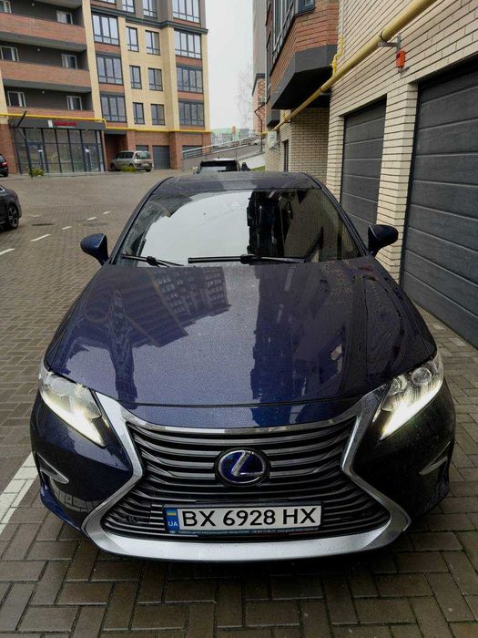 Продам Lexus ES300h 2016 в максимальній комплектаціі
