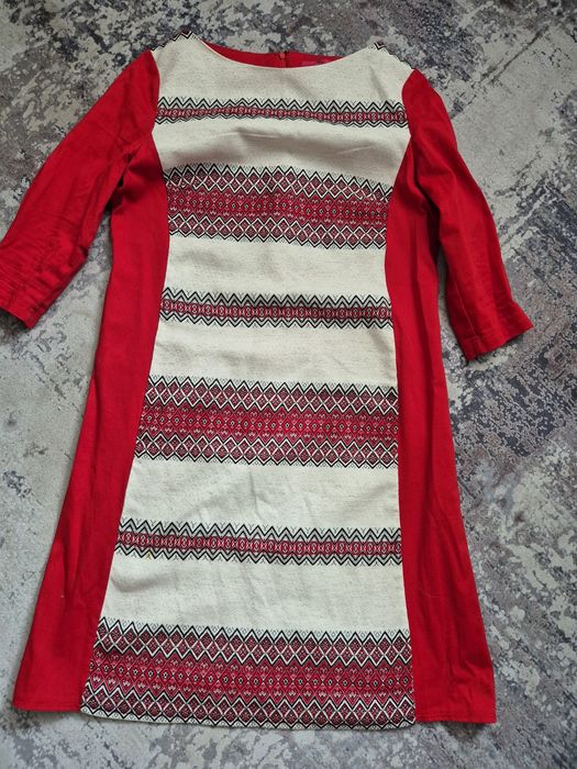 Плаття з льону  з вишивкою