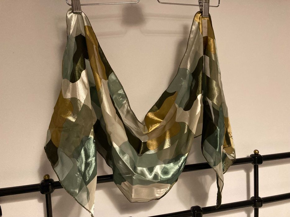 Apaszka, elegancka z połyskiem - szaliczek