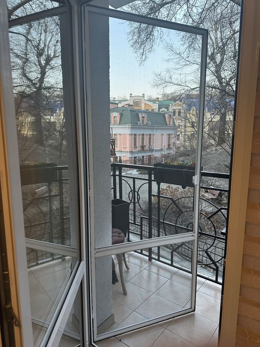 Москитная сетка на балконную дверь