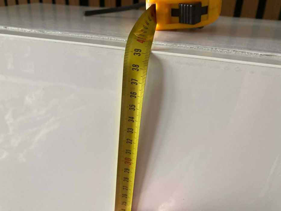 2 móveis IKEA brancos com portas lacadas