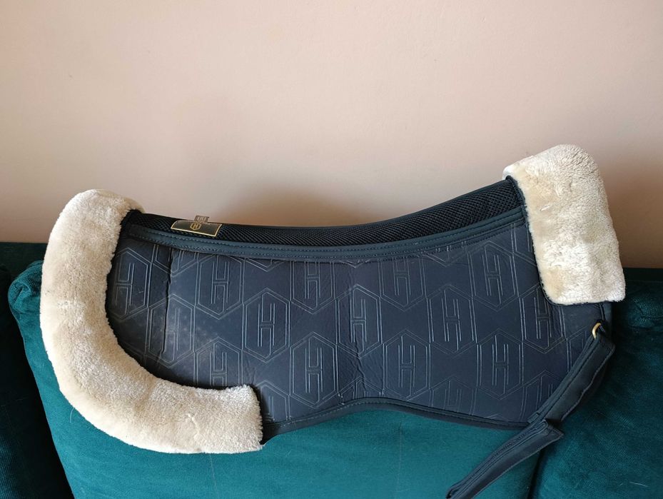 Podkładka pod siodło Eskadron Saddle Pad Softshell Fauxfur