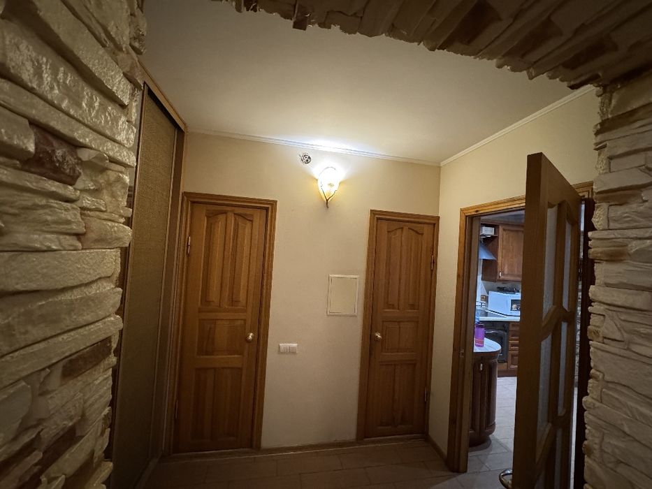 4-кім. Пр-т Григоренка Петра , Дарницький р-н  97 м. з ремонтом