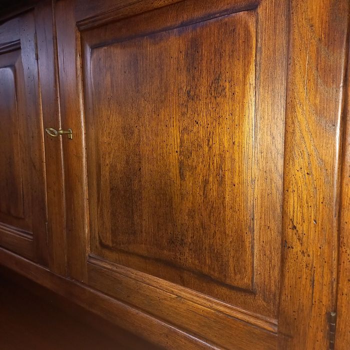 Kredens z litego drewna