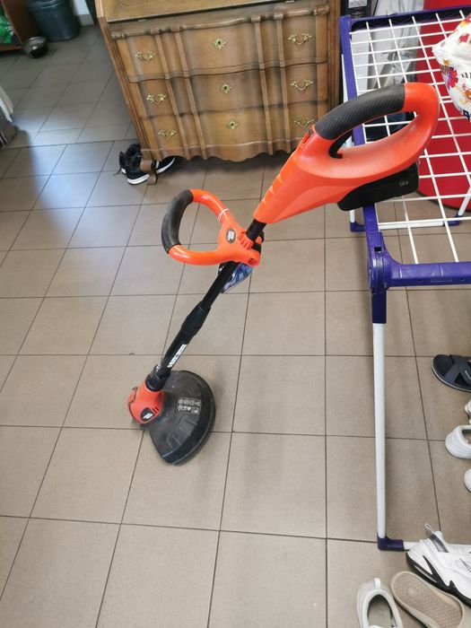Podkaszarka black decker