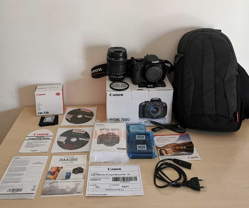 Canon EOS 700D (Objetiva 18-135mm) como nova
