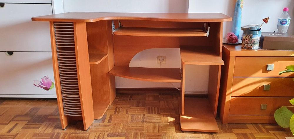Secretária em cerejeira