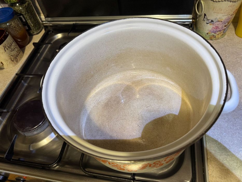 Продам потужну велику-6 літрів ємальовану кастрюлю