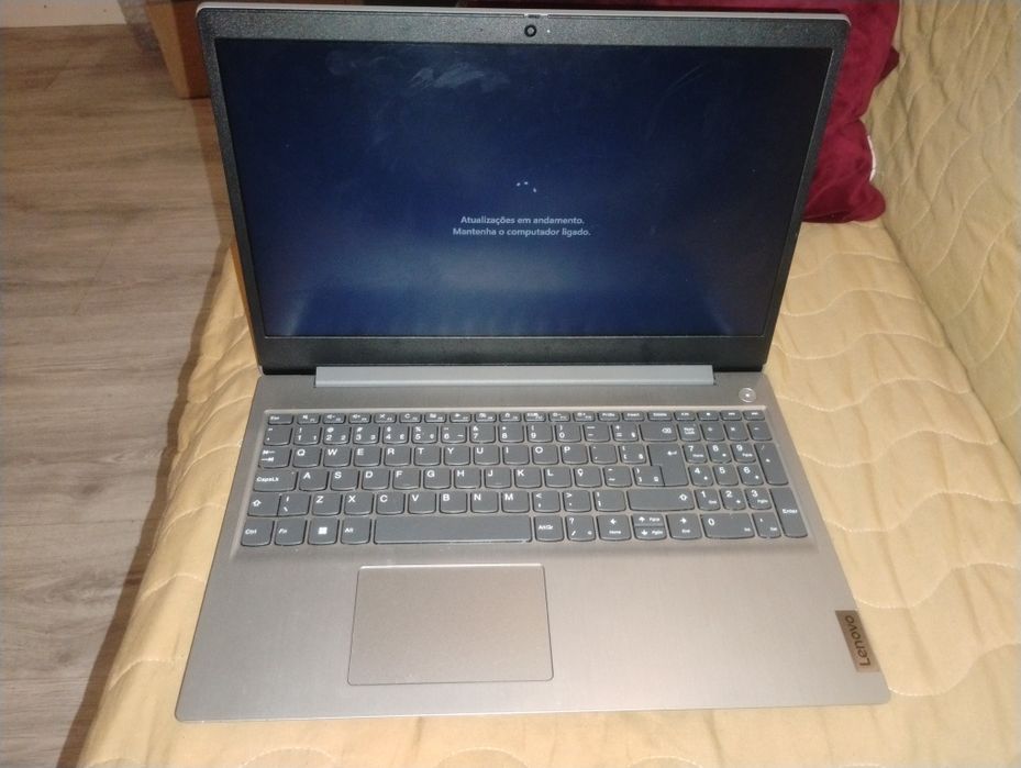 Notebook sem marcas de uso, como novo