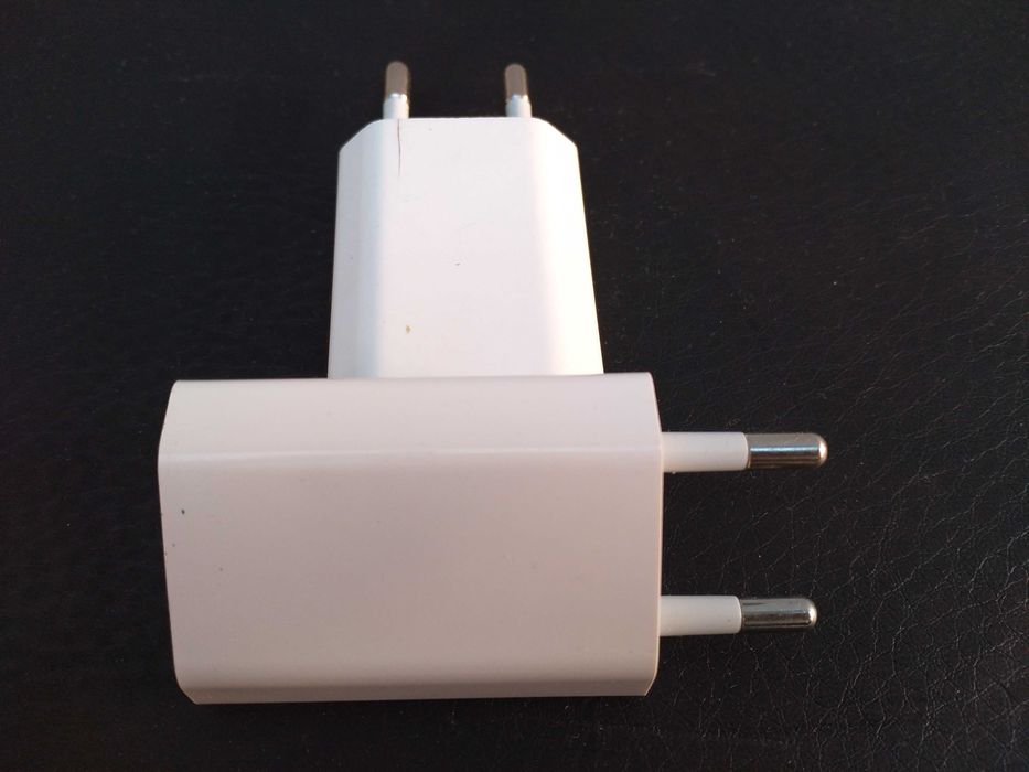 Продам зарядку для Айфона (оригинальная) 5V USB