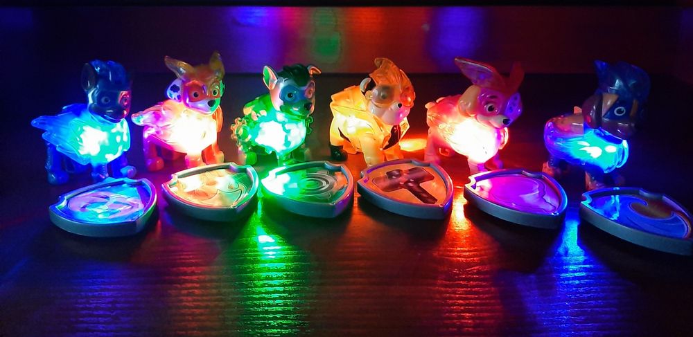 Щенячий патруль, мега цуценята зі світлом, зі значками